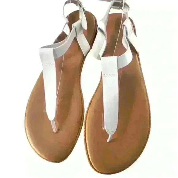 Torrid White Faux Leather T-STRAP Sandal Size 11WW. - Picture 4 of 5